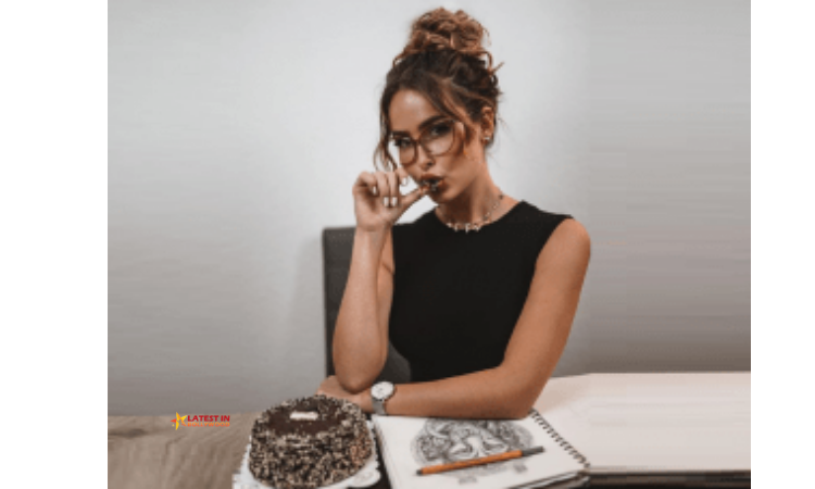 Elena Kamperi Wiki, Biography, Age, Boyfriend, Family, Facts, Net Worth, Photos & More 1 Elena Kamperi Biography